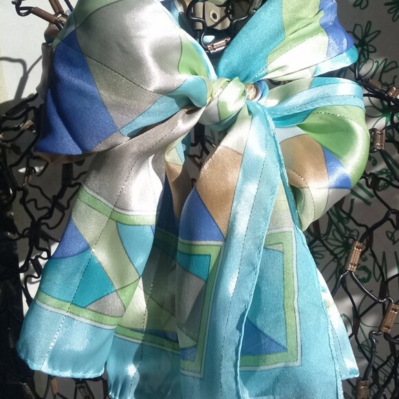 Poly Patterned Gold-infused Multicolored Scarf - Picture 3 of 3